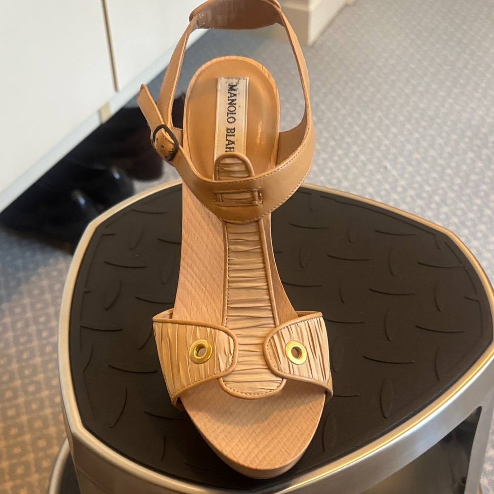 Manolo Blahnik Beige Women's Sandals